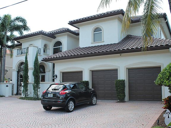 3rd image of 942 Allamanda Dr