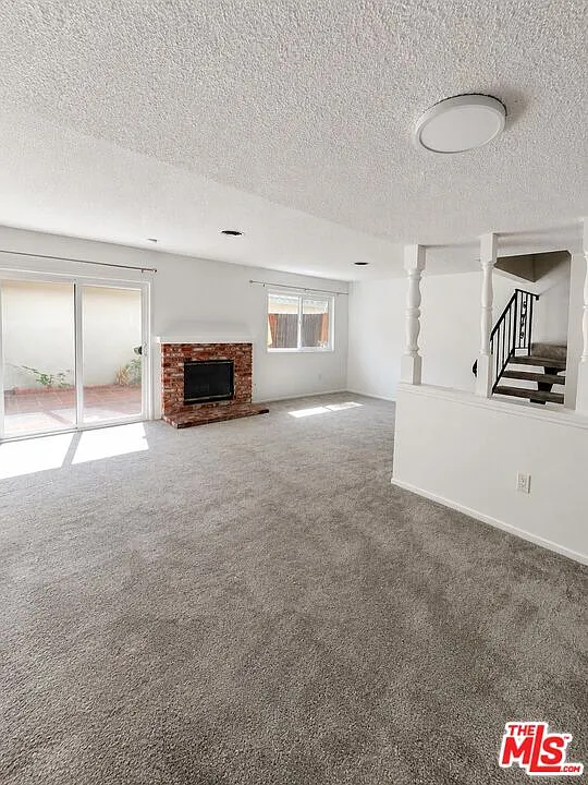 3 bed, 3.0 bath, 1363 sqft, $3,450 — Photo 3