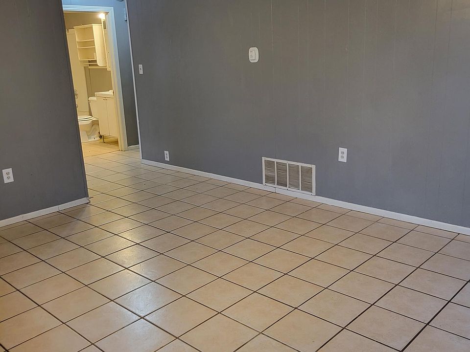 2nd image of 207 N Alabama St