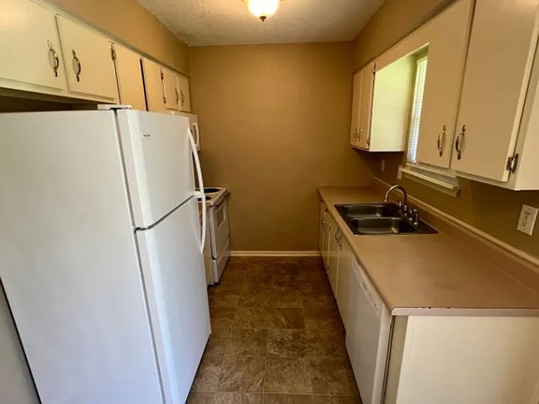 201 NE Westwind Dr #A — Photo 6