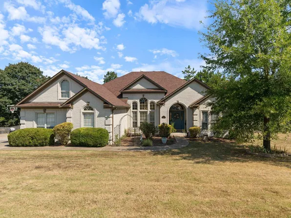 11 E Chateau Estate Dr, Greenbrier, AR 72058