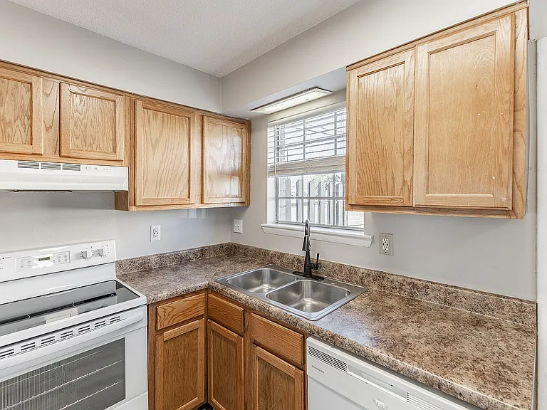 1321 Towerview Street-01