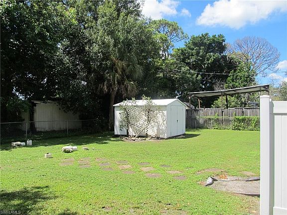 3rd image of 905 Poinsettia Dr