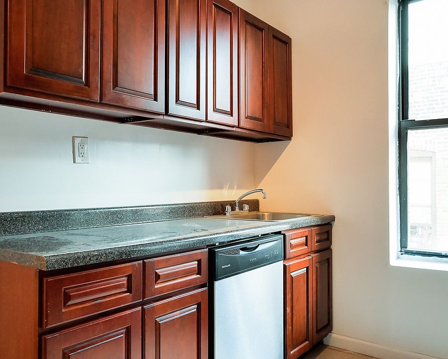 1st image of 356 Saint Johns Pl APT 3D