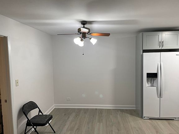 4th image of 127 Fairlane Ct