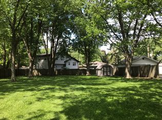 2211 Grandview Ave, Crest Hill, IL 60403