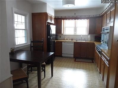 3rd image of 1786 Bloomfield Kinsman