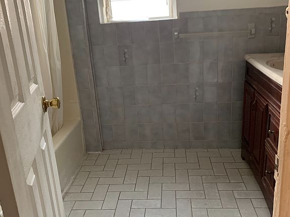 4th image of 475 Avenue Y