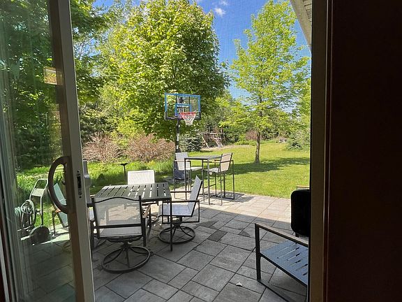 4th image of 3184 Burke Rd