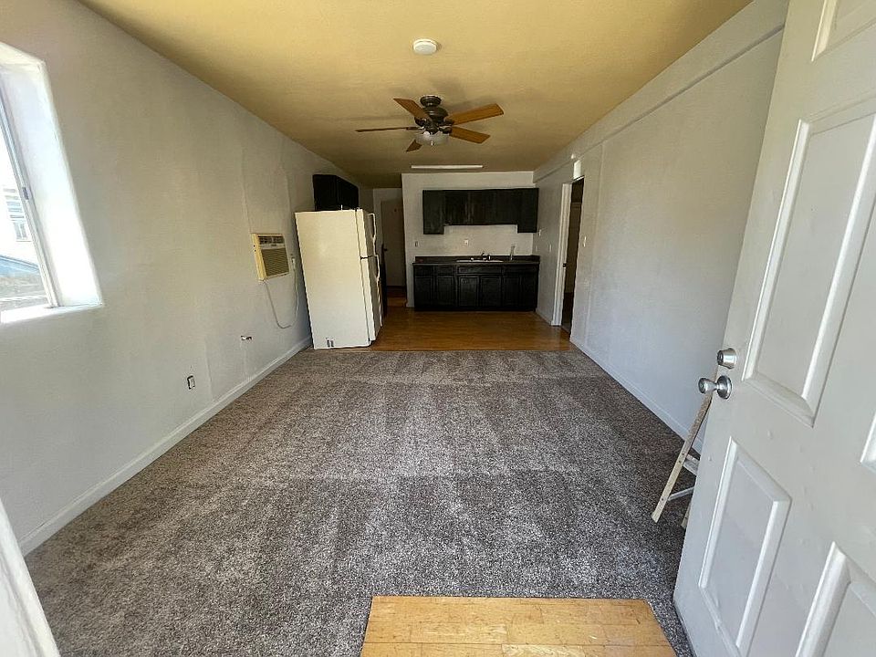 1st image of 929 S Hinkley Ave