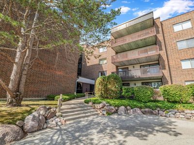 690 Chandler Rd APT 102, Gurnee, IL, 60031
