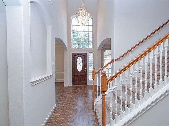 2nd image of 16418 Noblewood Ct