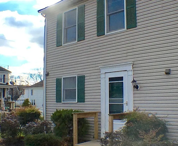 102 Western Ave — Photo 23