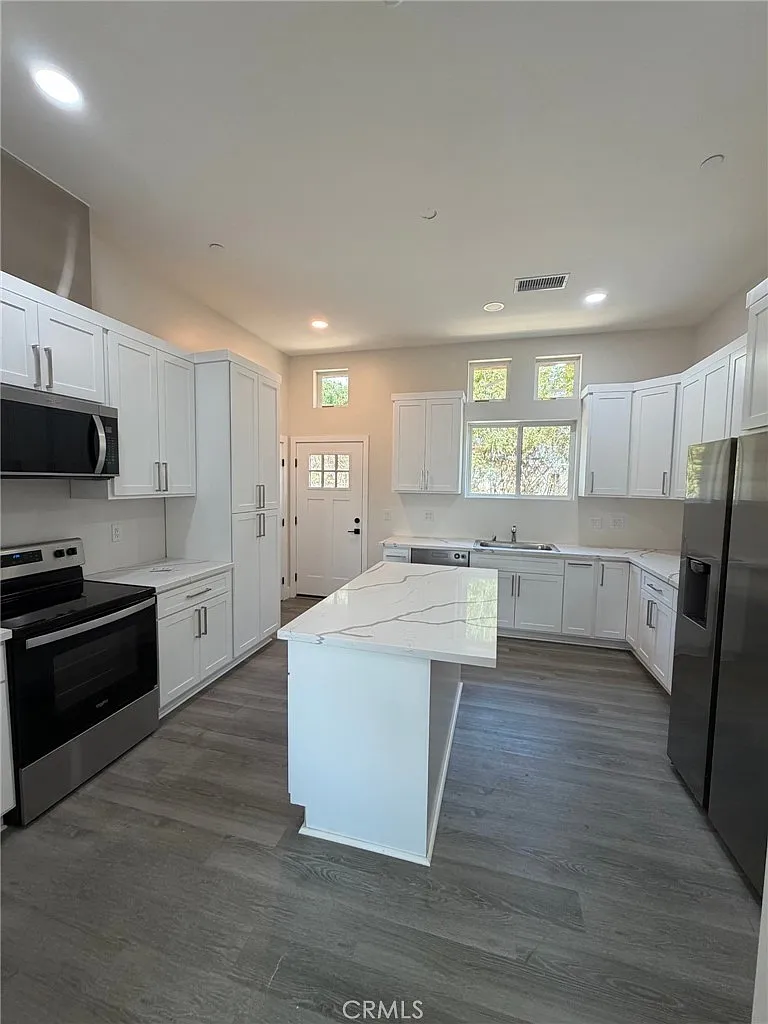 2 bed, 1300 sqft, $3,599 — Photo 1