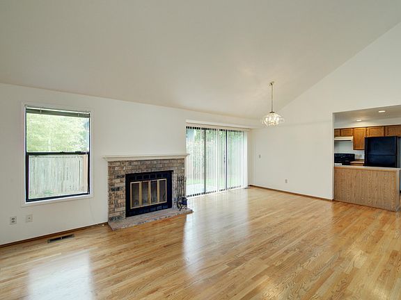 4th image of 24243 SE 43rd Ct