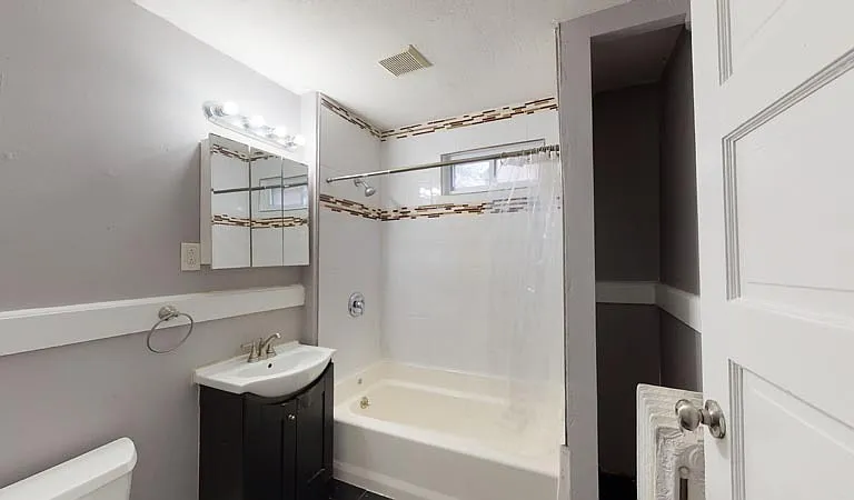 1407 E Fayette St — Photo 4