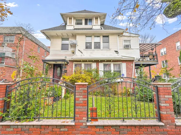 84-39 Lefferts Boulevard image 1 of 33