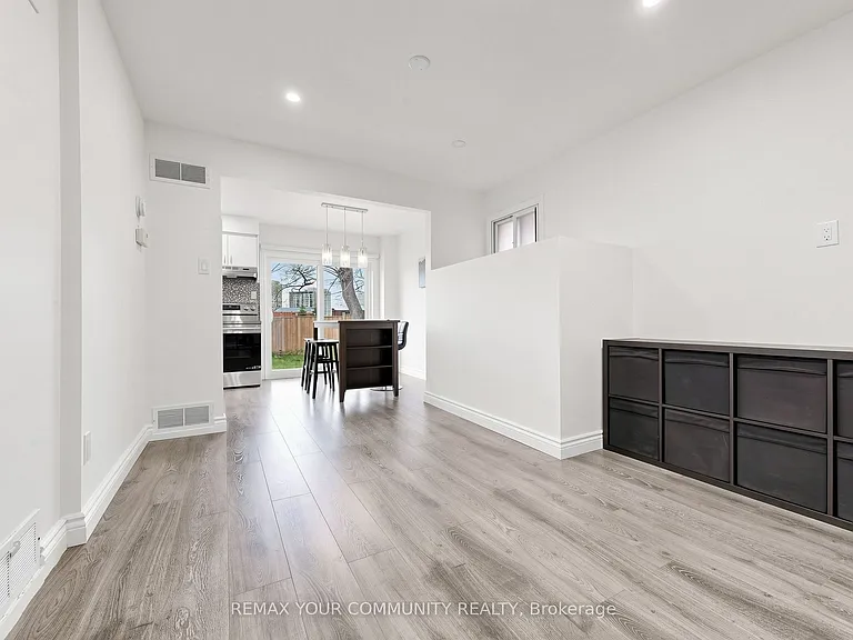 63 Patrice Cres #UPPER — Photo 9