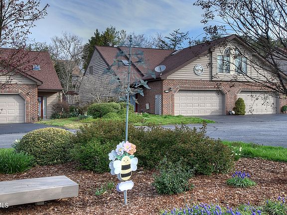 4th image of 270 Willowbend Pl