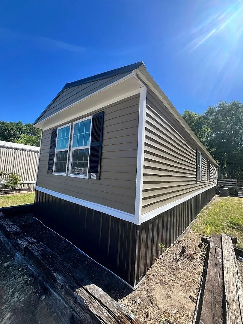 New Listing!! — Photo 3