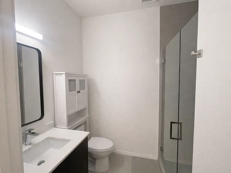 4513 N Clark St #404 — Photo 9