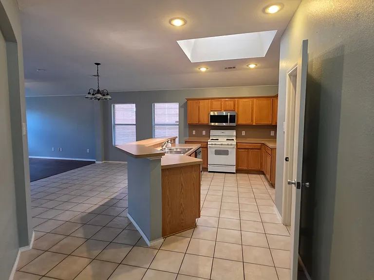 5820 Show Master Ln — Photo 6