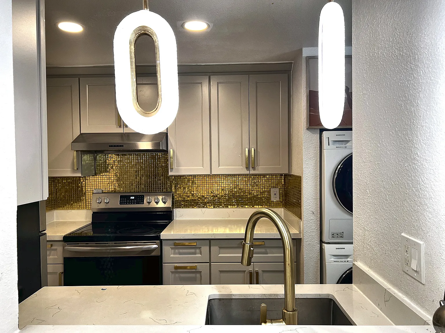 2 bed, 853 sqft, $2,095 — Photo 2