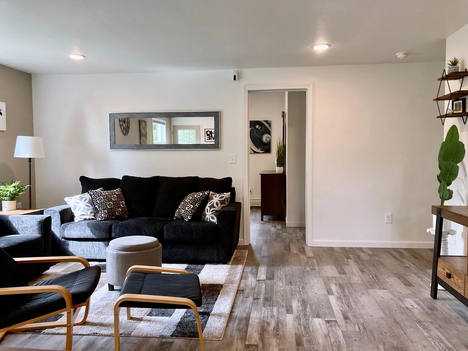2 bed, 950 sqft, $1,765 — Photo 3