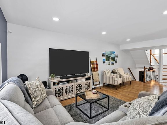 4th image of 106 Frogtown Rd