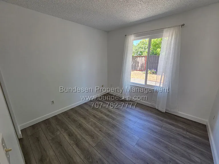 5266 Evonne Ave — Photo 7