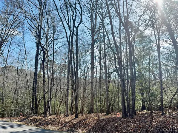 2046 Treetop Cir, Sanford, NC 27332