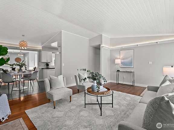 4th image of 17004 11th Avenue NE