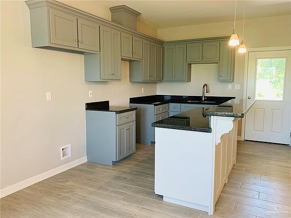 4th image of 120 Dyanez St