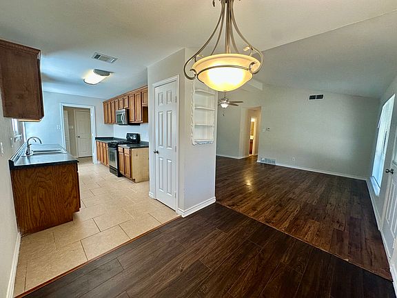 4th image of 3150 Centennial Dr