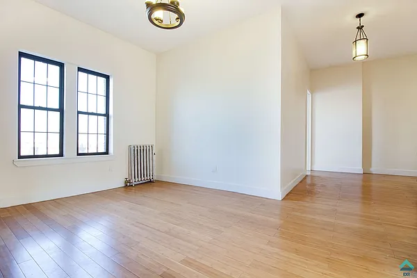 Rented by EXR | media 15