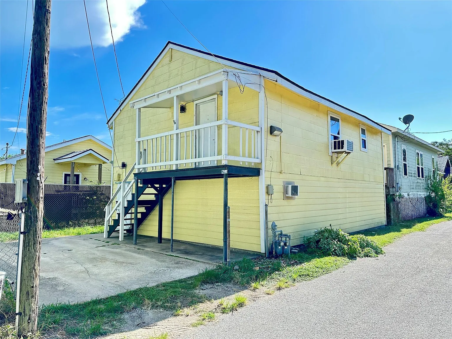 2 bed, 1.0 bath, 786 sqft, $1,100 — Photo 2
