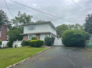 19 Oak Street, Deer Park, NY 11729