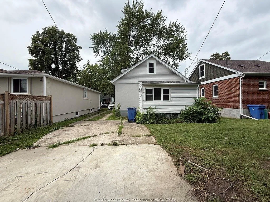 3 bed, $2,199 — Photo 2