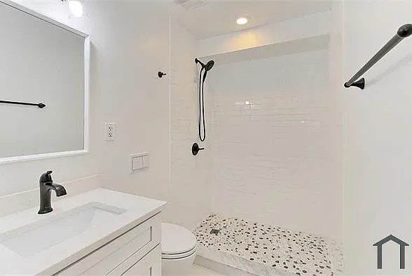 1822 C St NE #1 — Photo 29