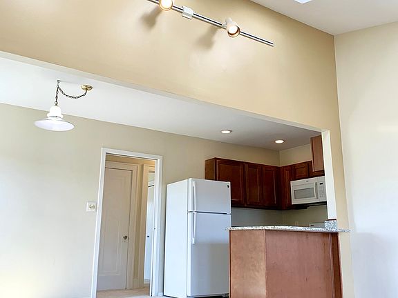 2nd image of 156 N Worth St APT 2