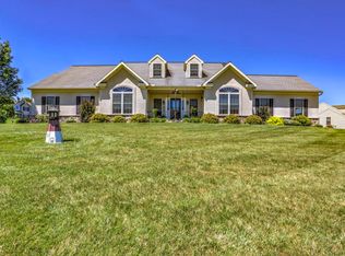 17 Mill Stream Dr, Morgantown, PA 19543