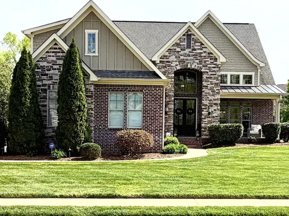 8336 Georgetown Bay Dr, Ooltewah, TN 37363