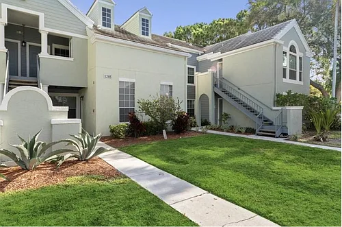 1205 Crystal Way #G Photo 1