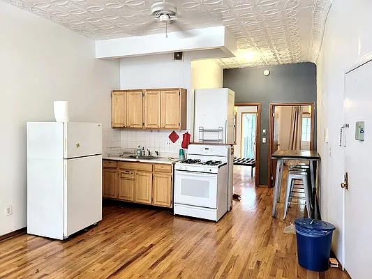 Rented by MCR Realty | media 9