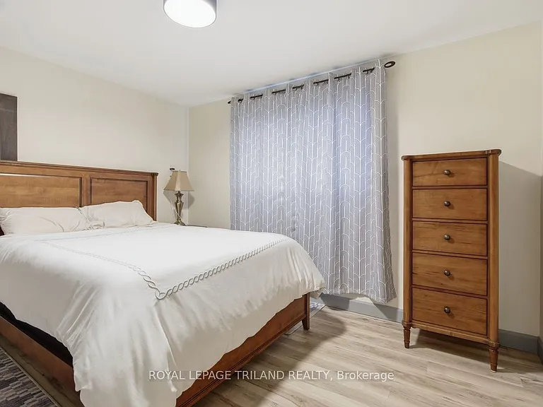 27 Aldborough Ave — Photo 6