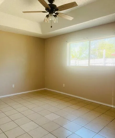 2820 Vienna St — Photo 3
