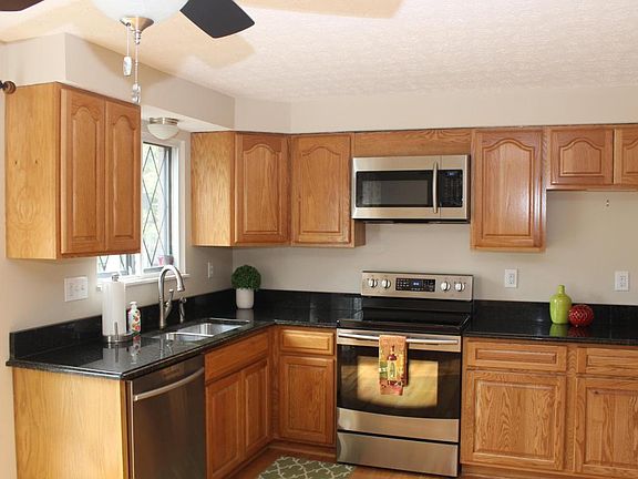3rd image of 176 Nottingham Ct