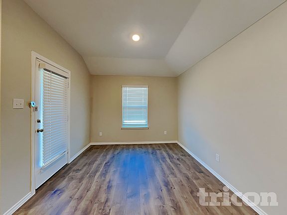 3rd image of 3323 Hawkins Dr