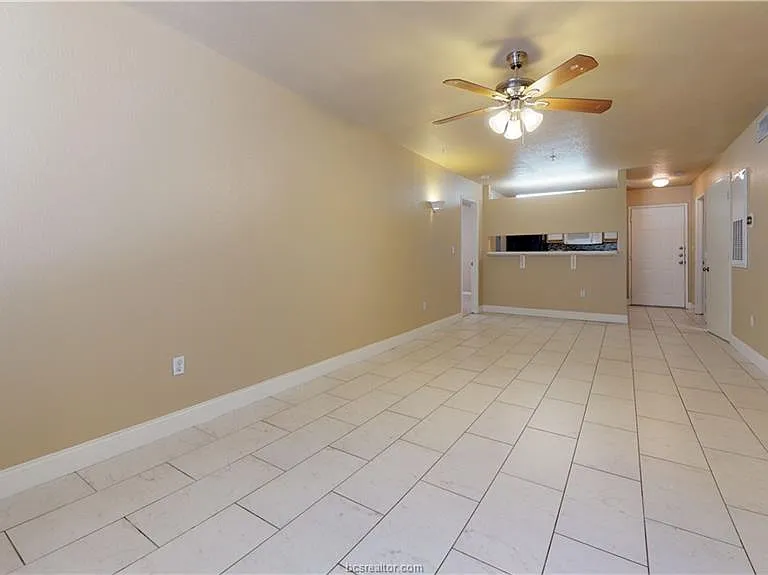 515 Sw Pkwy #201 — Photo 4