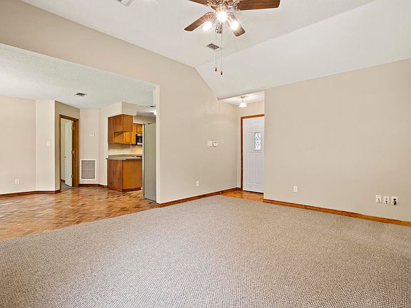 5th image of 2205 Broadmoor Dr